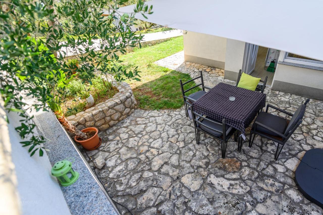 Apartments Maksim And Timon Krk Town Exterior photo