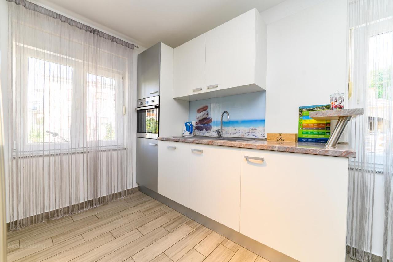 Apartments Maksim And Timon Krk Town Exterior photo