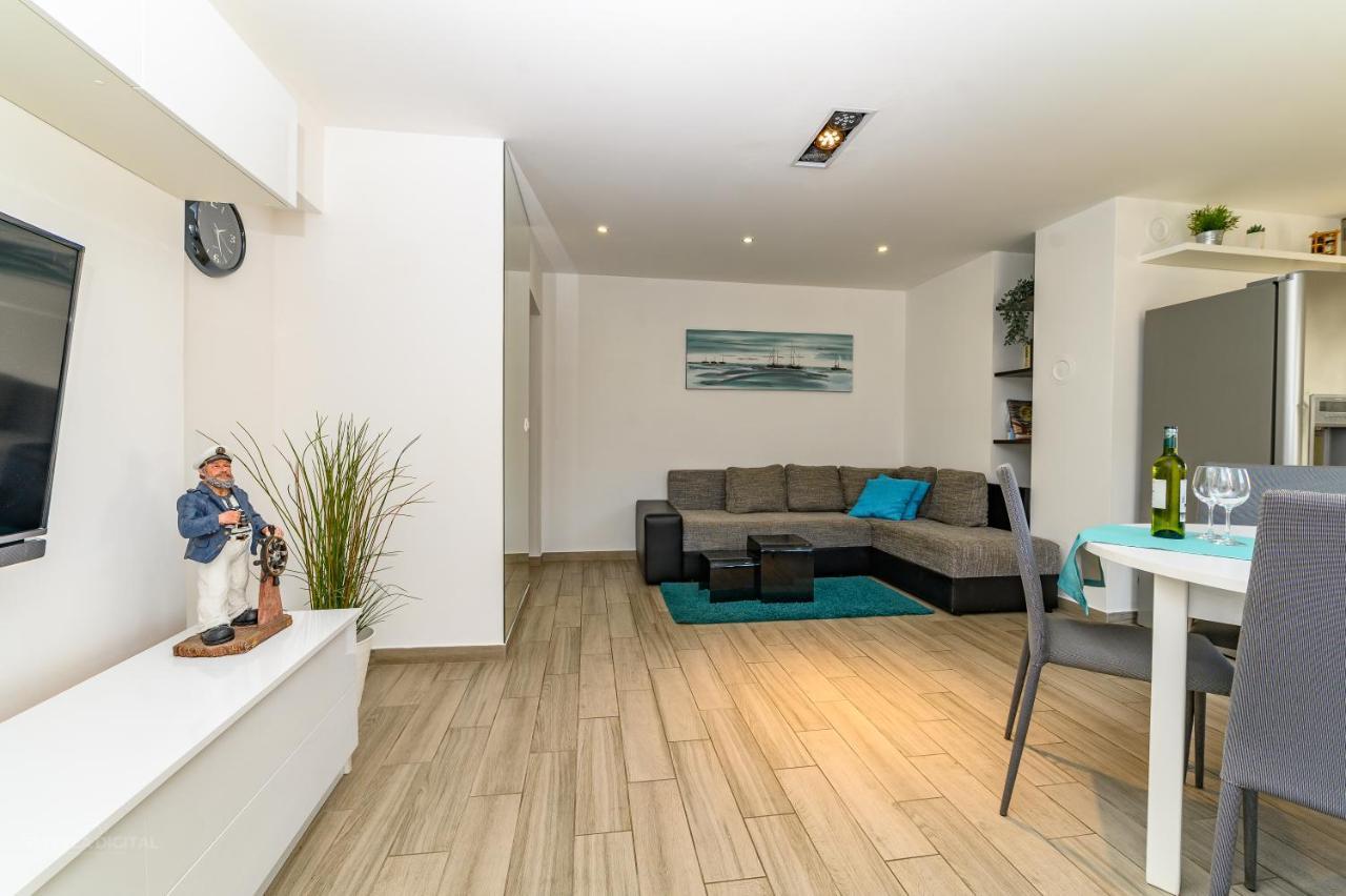 Apartments Maksim And Timon Krk Town Exterior photo