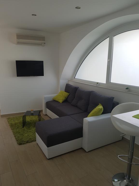 Apartments Maksim And Timon Krk Town Exterior photo