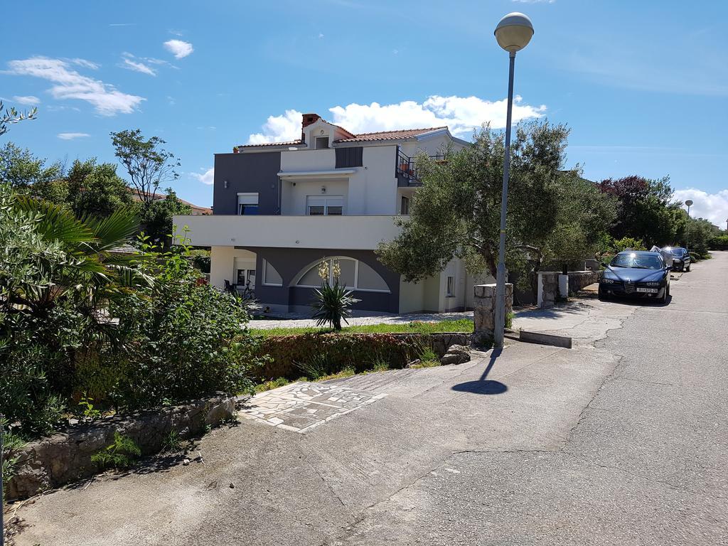 Apartments Maksim And Timon Krk Town Exterior photo
